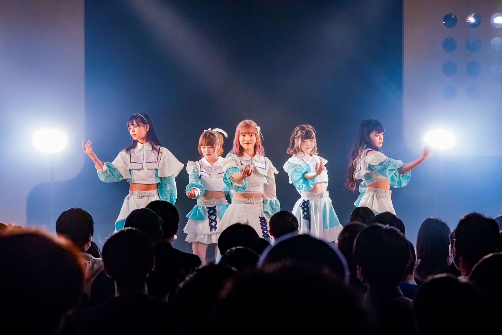 群青の世界「東名阪TOUR FINAL『COLORS』in TOKYO」ライブレポ -その先に広がる限りなく透明に近い青の世界、それを観てみたい。-