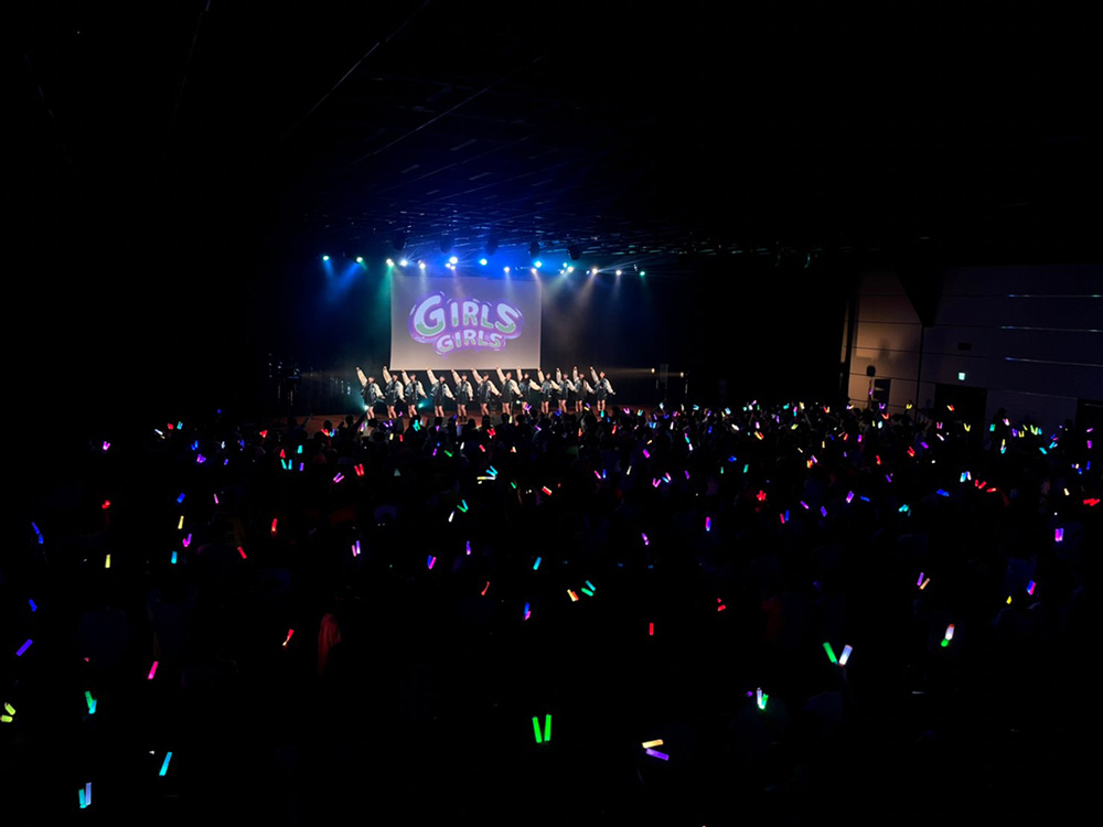 指原莉乃プロデュース「≒JOY」。　イベント「TOKYO GIRLS GIRLS」（新都市ホール）のトリに出演し、迫力あるライブパフォーマンスを披露！