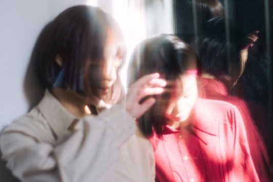 キミのね 2023年12月1日配信の「キミのね」の配信シングル第６弾は、感情、思い出、空気、匂いなど　見えないものを独自の映像手法と音楽で表現していくテレビ東京オリジナルMVプロジェクト「KASHIKA」第３弾テーマ曲！