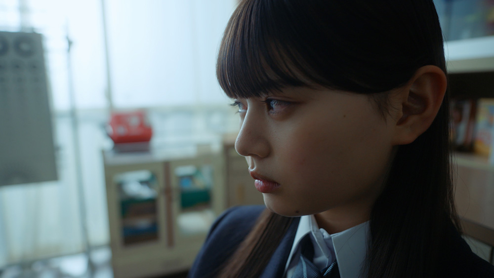 リーガルリリー、新曲「春が嫌い」のMVを公開。 17歳の女優・相羽星良が、卒業間近の女子高生の葛藤を演じる。