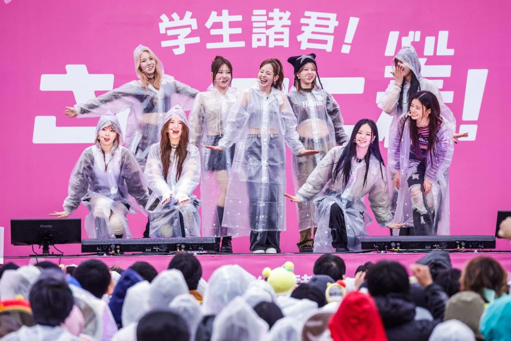 ミュージックシーンを席巻中の9人組ガールズグループ“NiziU