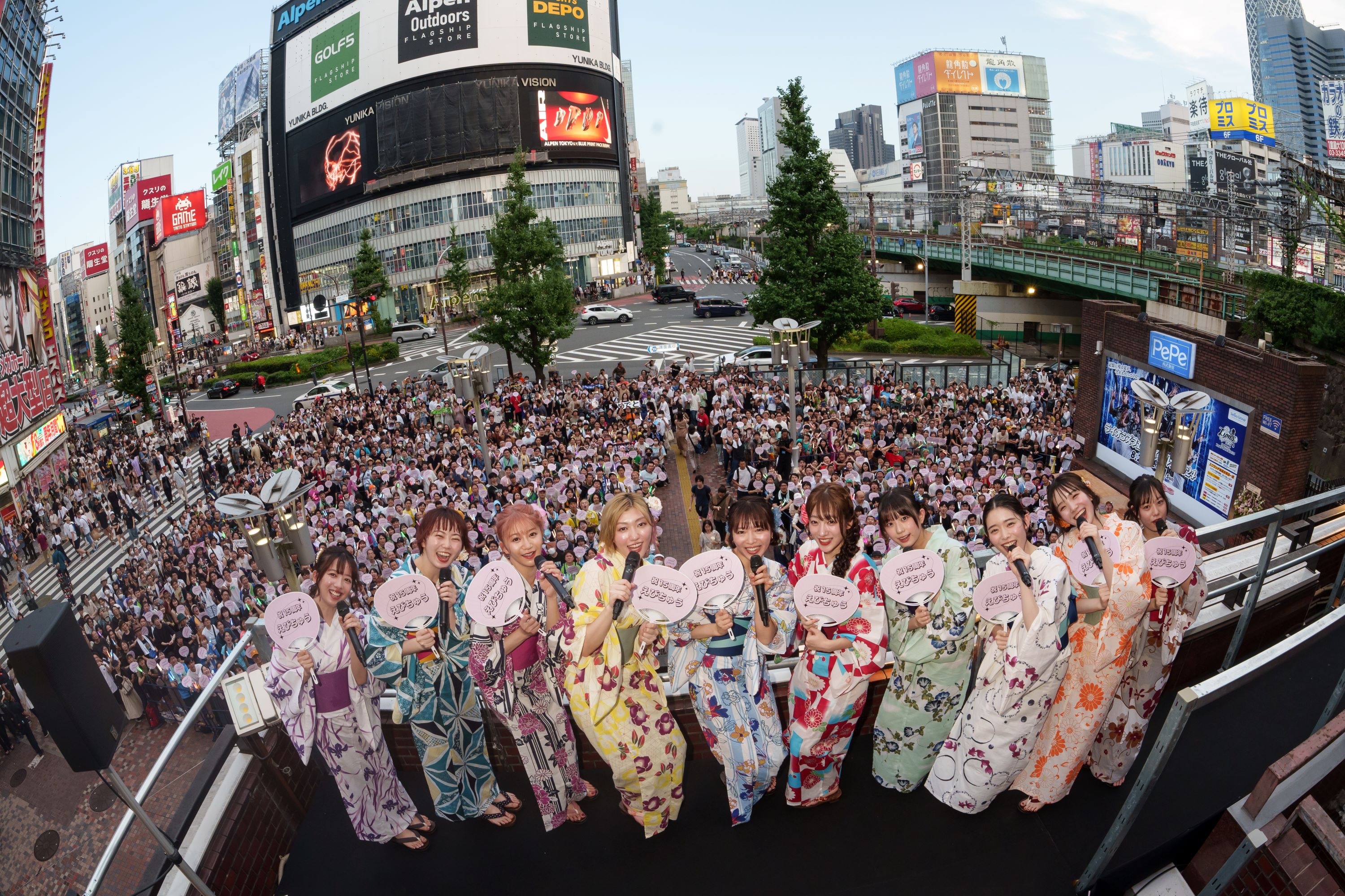 私立恵比寿中学、結成15周年を祝う夏祭りゲリラライブに3000人集結！新曲入り『FAMIEN'24 e.p』リリースも発表！