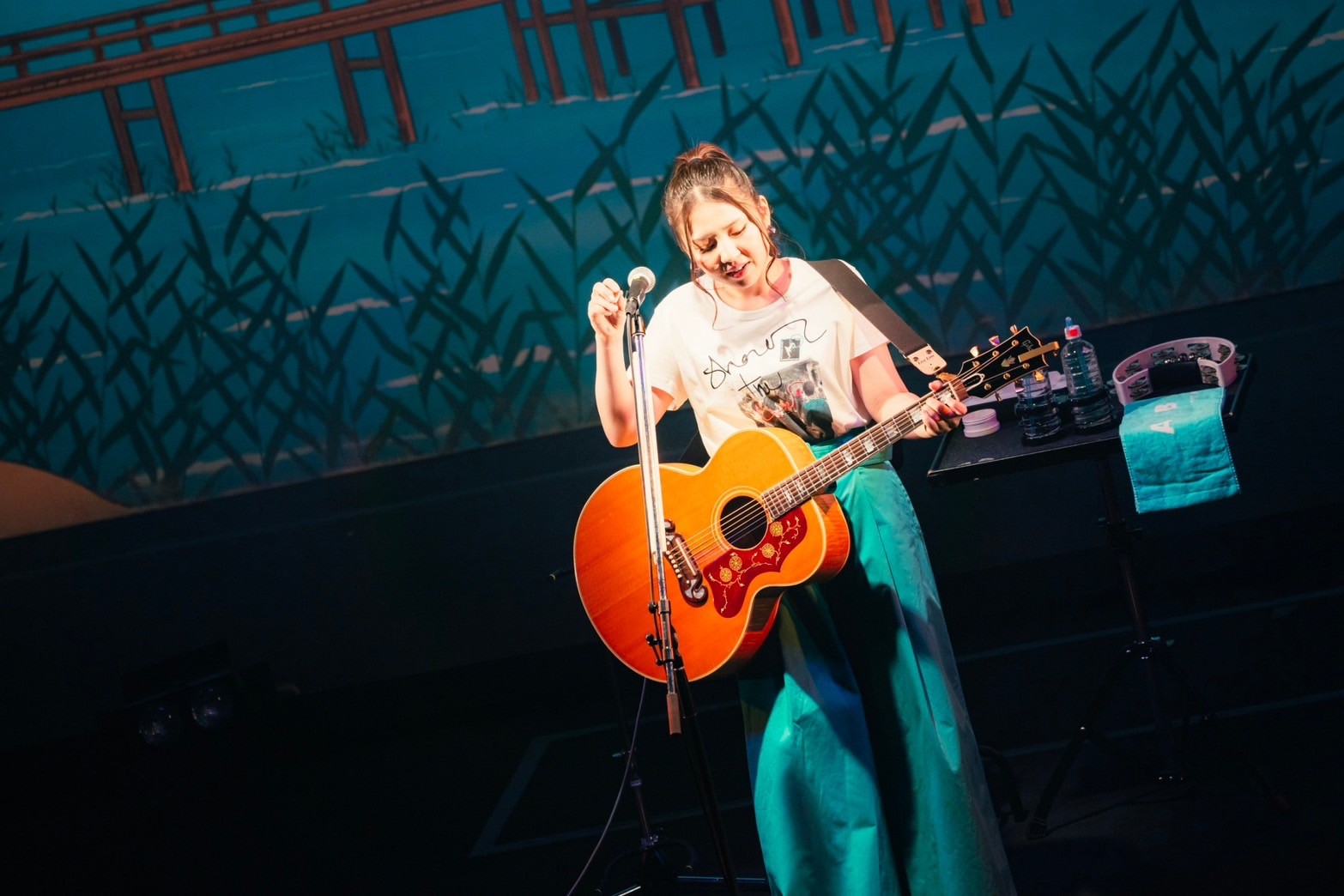 15周年イヤーの阿部真央、弾き語りソロツアー【15th Anniversary Abe Mao Solo Live Tour 2024】ライブレポートが到着！10月からはいよいよバンド編成でZeppツアー開催！