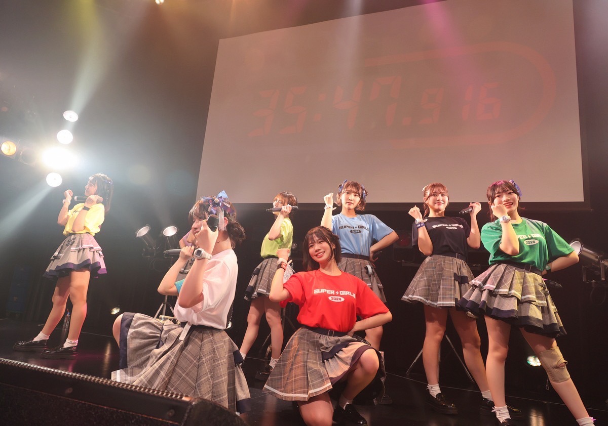 SUPER☆GiRLS、ファン熱狂！MC無しの60分ノンストップライブを一気に駆け抜けた！