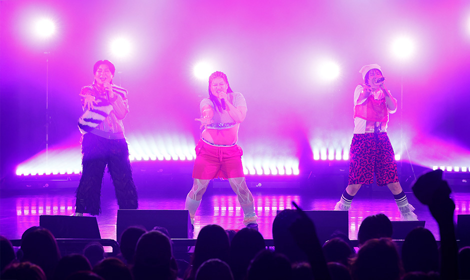 MyMのデビュー1周年公演イベントレポート、AnM(アンマー＝ファン)が狂喜した発表とは…。