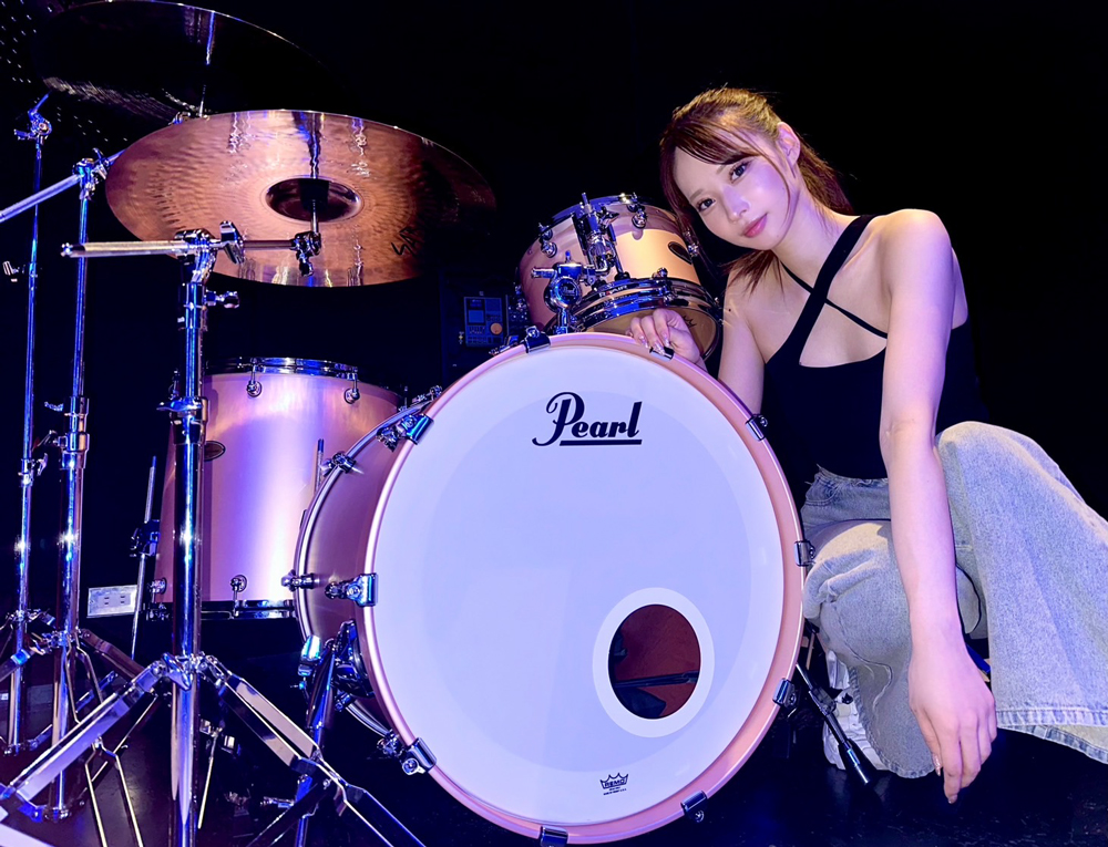 日本一美しいドラマー、大野真依が世界的ドラムメーカーPearl Drumsの