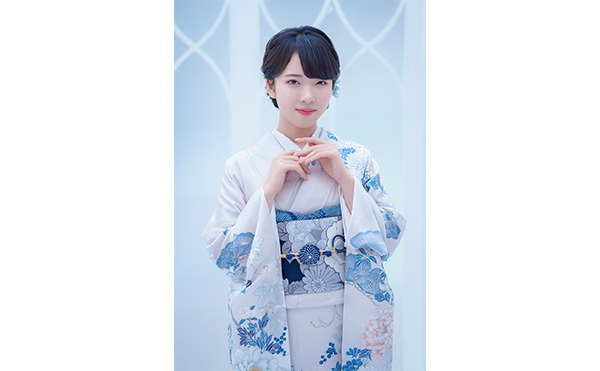 18歳の成人を迎えた“令和の昭和歌謡少女”梅谷心愛 少女から大人へと成長した最新アーティスト写真と新曲アートワークを公開！