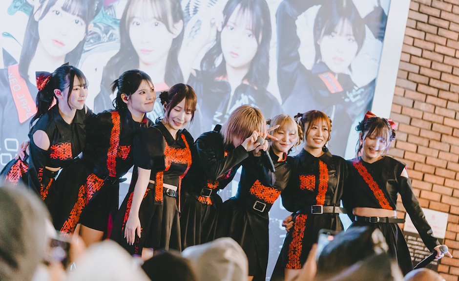 NEO JAPONISM、新宿のど真ん中で雨を吹き飛ばす熱狂ライブ！17箇所を巡る最大規模の全国ツアー開催を発表