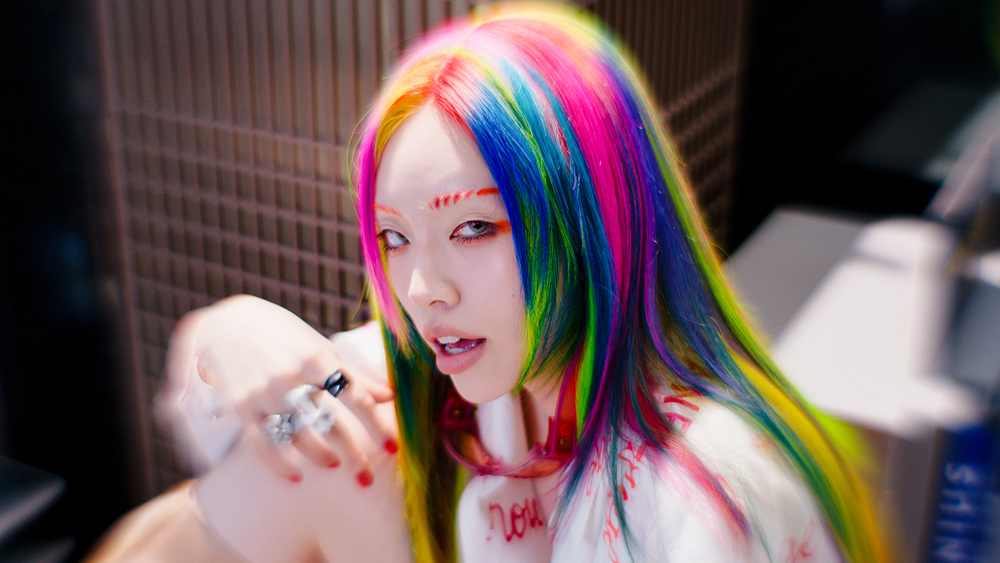 ちゃんみな  キレのあるダンスパフォーマンスと目まぐるしく変わる衣装が印象的な「FLIP FLAP」Music Videoを公開！