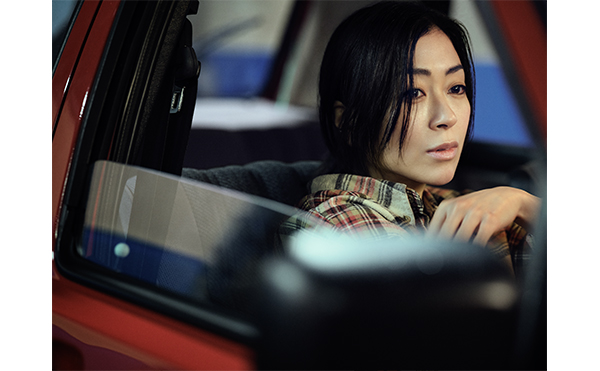 宇多田ヒカル 新曲「パッパパラダイス」7インチアナログ盤を6月24日(水)に完全生産限定盤としてリリース　アナログ盤ジャケット写真も公開。同日には”Utada”