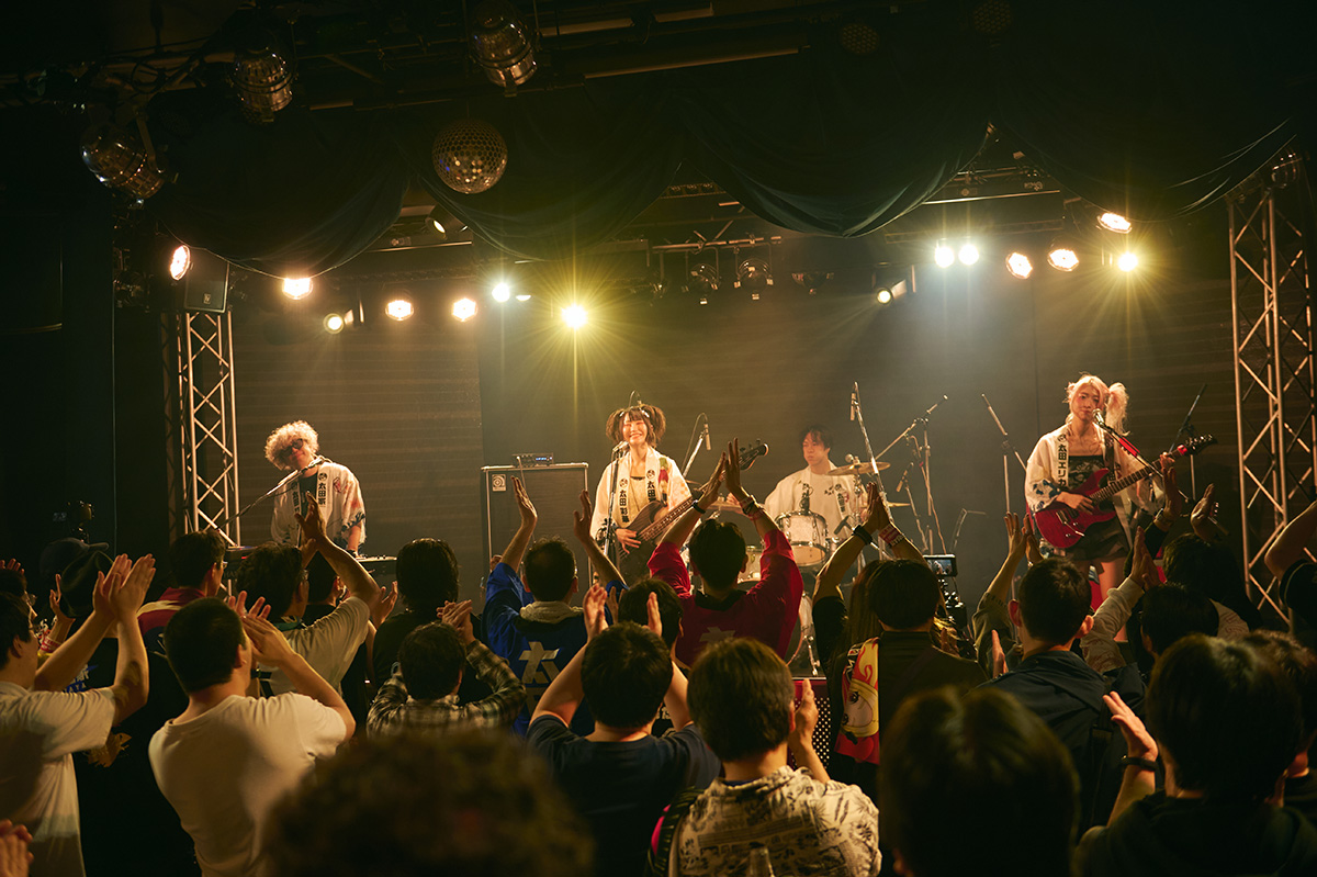 太田家　ライブレポート！ 現実なんかすべて蹴飛ばし、全身全霊でぶつかる自分を本気で認められる、そんな自分を太田家が取り戻してくれる。だから、止まぬ熱狂の声を張り上げ続けていた。