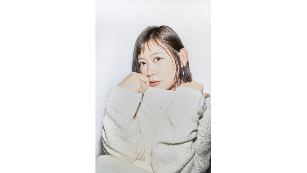 絢香、デビュー20周年記念ベストアルバム「20 Lights - The Collection -」を9月9日(水)にリリース。グッズ付きメモリアル盤は、最新ツ