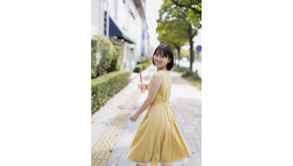 かすみ草とステラ・川菜 光 1st 写真集『夏空にひかる星』発売決定!