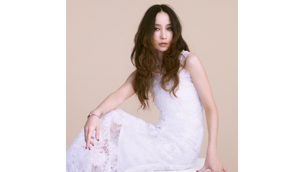 中島美嘉、「祈り、終われば」MVを公開！ 夜の公園でヒトリエのメンバーと共演