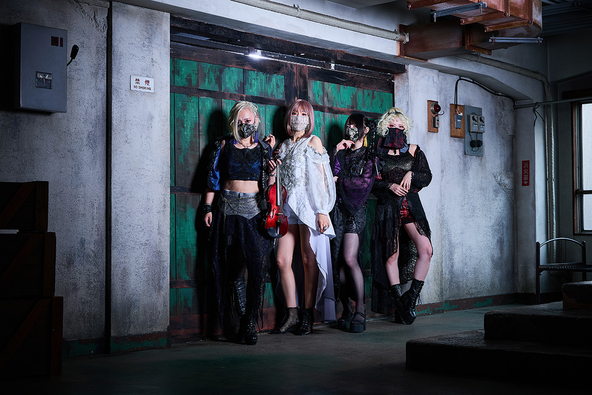 囁揺的音楽集団AsMRが2ndアルバム『GATE OF NO RETURN』に詰め込んだ、幻想浪漫と闇と病みを抱いたメタルシンフォニアな世界観!