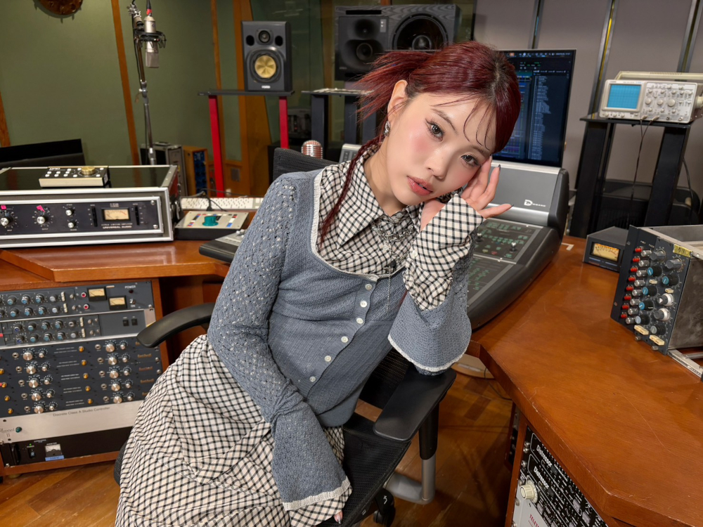 アイナ・ジ・エンドが「日曜日の初耳学」で実母とTV初共演！代表曲「革命道中」の驚きの制作裏話を披露！