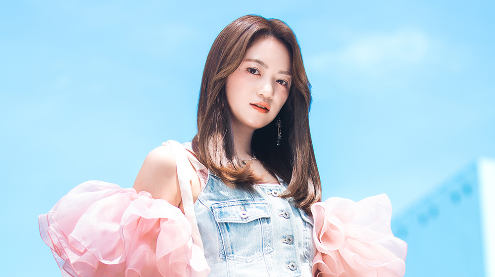 吉川茉優、芸能界引退を飾るラストアルバムが完成！これまでの活動への愛をこめた新曲「Dear」アップアップガールズ(2)の楽曲「どしゃぶりのテラ