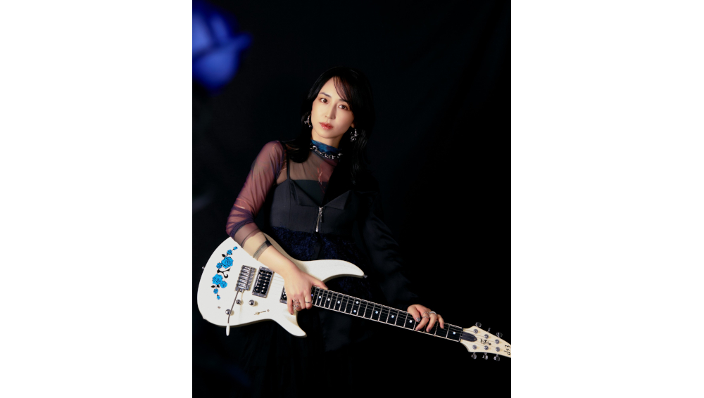 “選ばれし指先”で日本ロック界に旋風！ギタリストYuki 初のソロアルバム「Blue Rose」発売決定、新ビジュアル解禁！