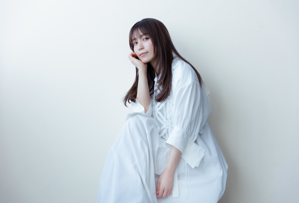 仮想世界と現実を行き来する唯一無二の歌姫・LAYRA  TeddyLoidとケンモチヒデフミの強力タッグが手がける待望の2ndシングル『ハルシネーション』リリー
