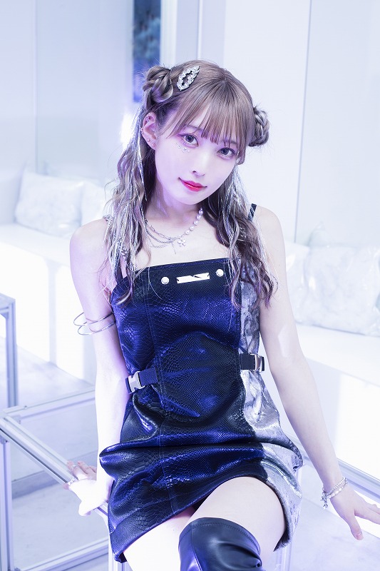 ３