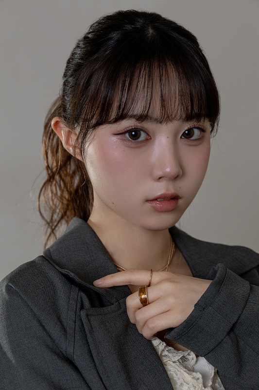 ３